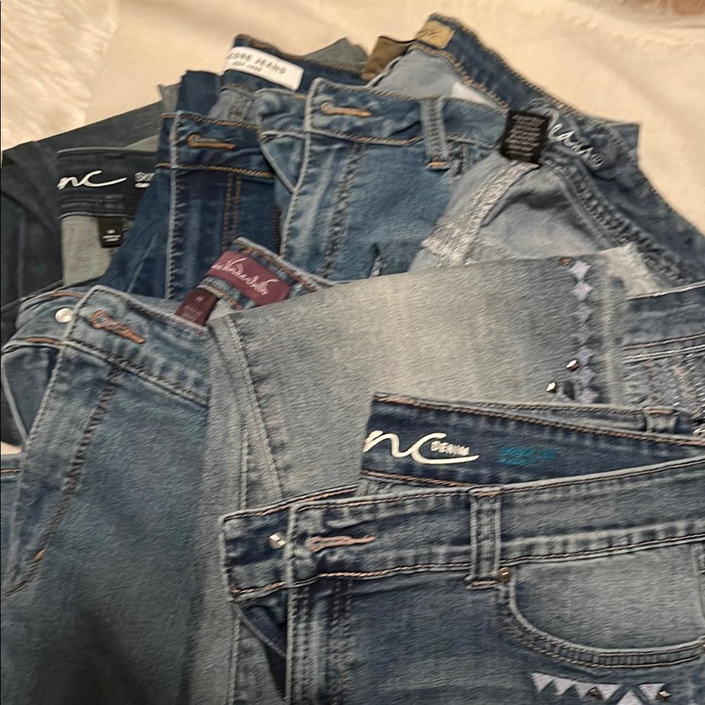Assortment Mixture of 7 pair of jeans. - Picture 1 of 1